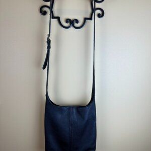 The Sak Huntley pebble black leather crossbody purse 11902 adjustable strap 0321